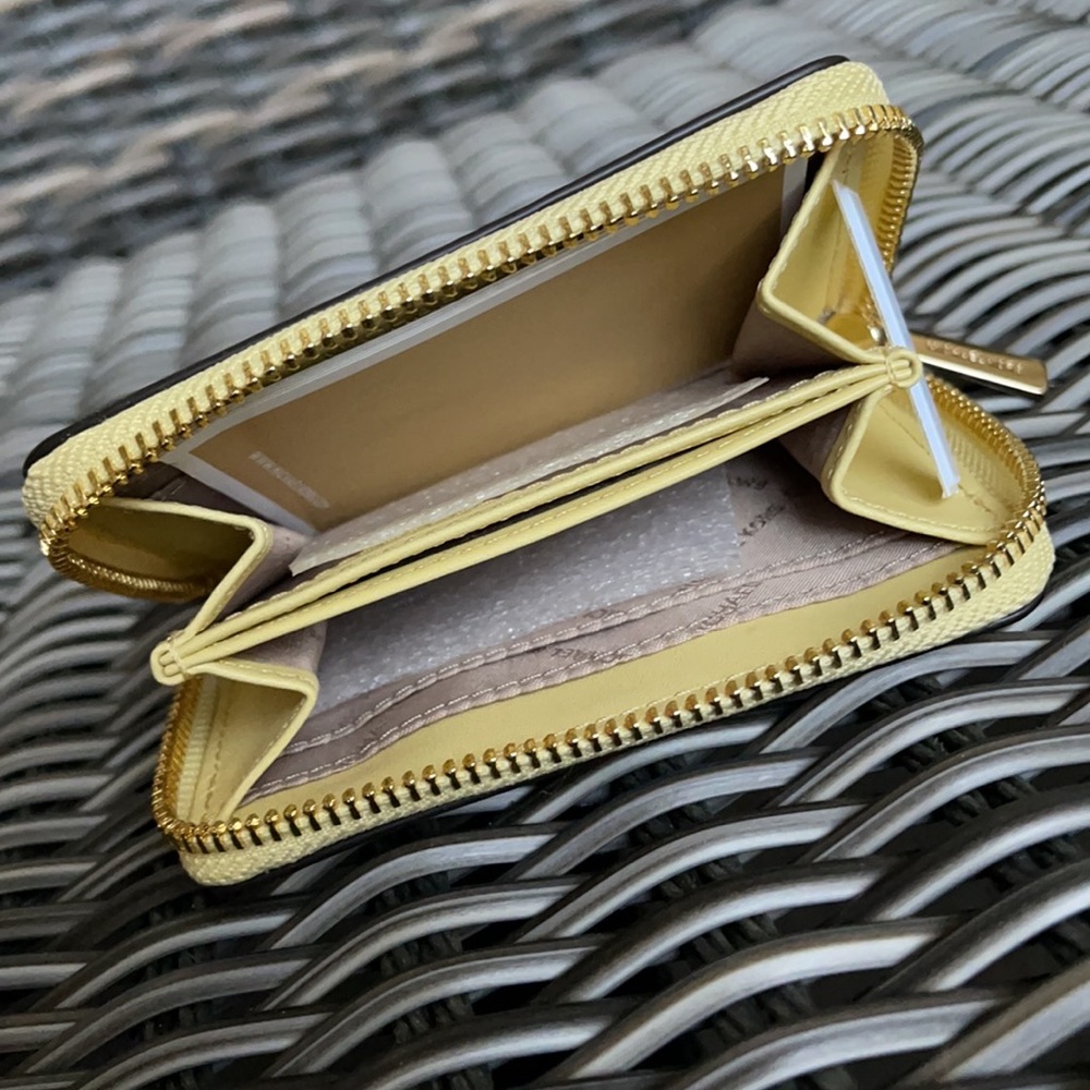 Michael Kors Medium Zip Around Card Case - Picture 14 of 16